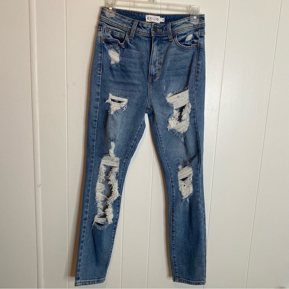 Cello Distressed Blue Wash Mom Skinny Jeans. Size 3 - Picture 2 of 8